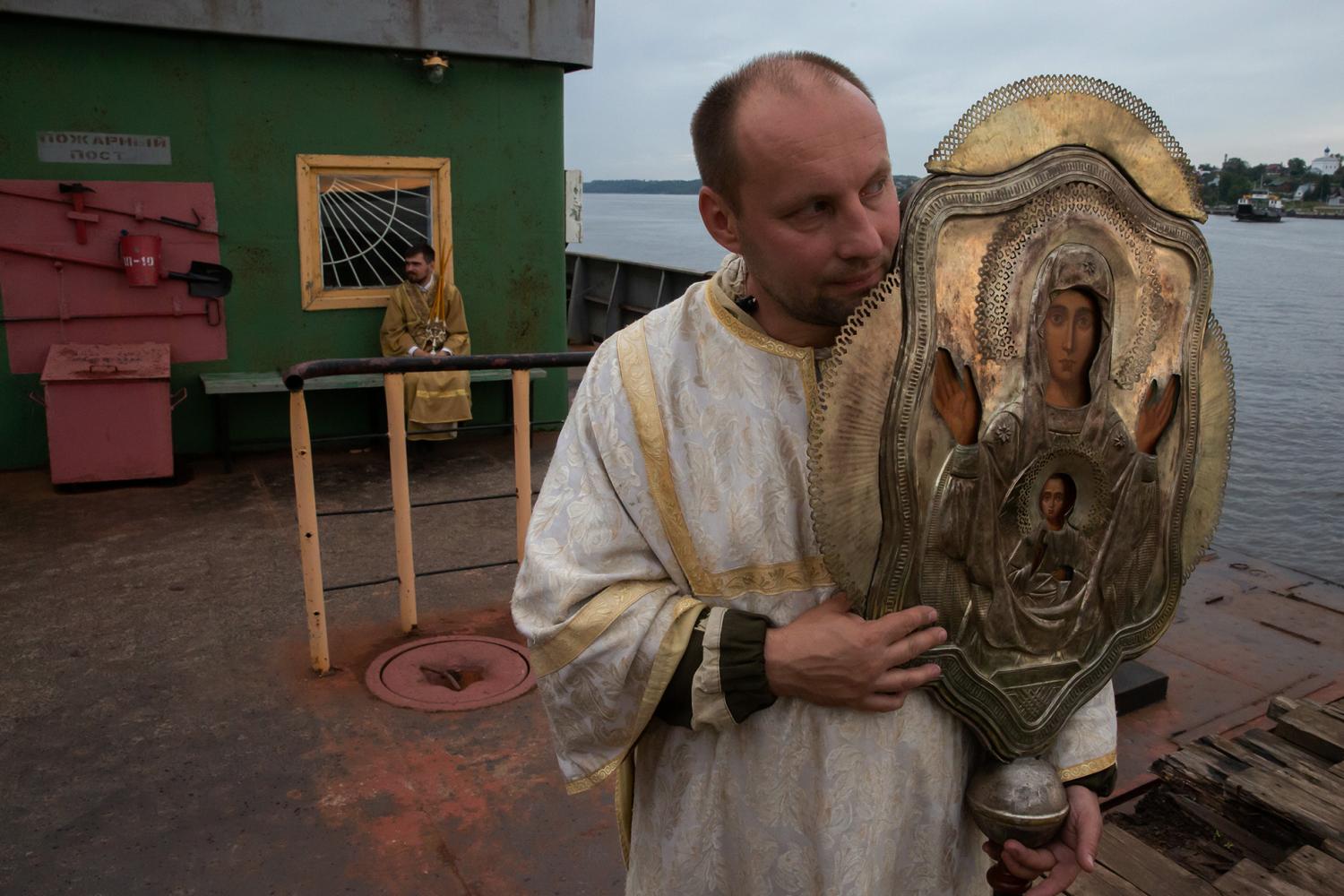 Russia. Religious procession with the icon of the All-Merciful Savior in the provincial town of Tutayev.