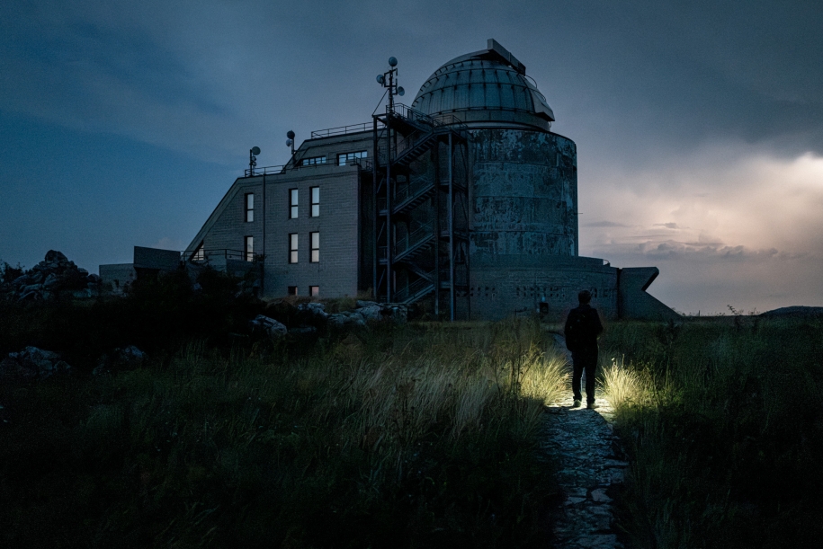 Drifting shadows :space debris