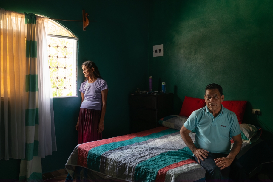 Dos Mundos (Two Worlds)